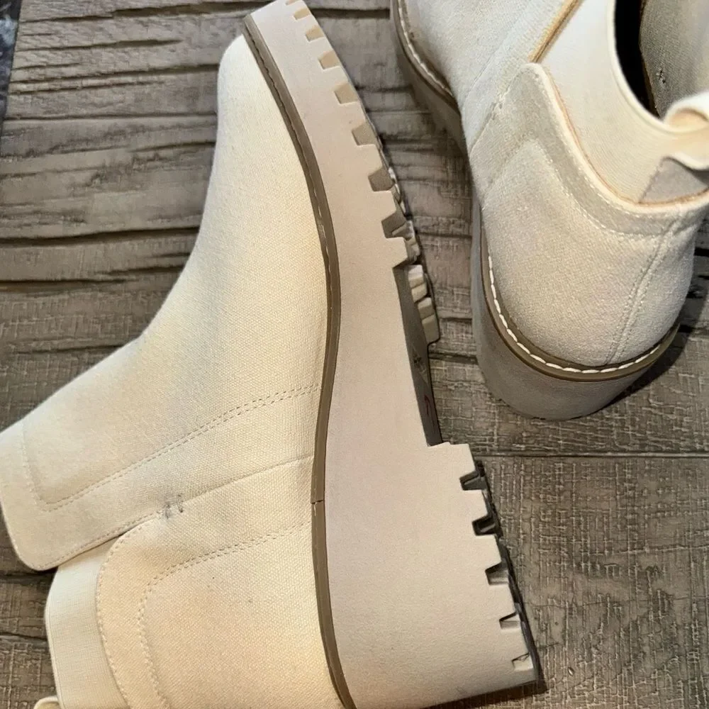 Dolce Vita Rielle womens Ankle Bootie in canvas sz 10